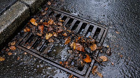 Pozzetto pluviale intasato